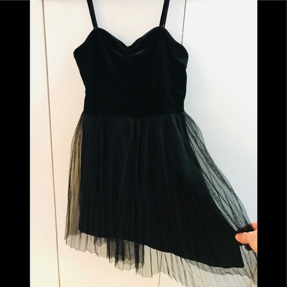 H&M Dresses & Skirts - H&M cocktail dress